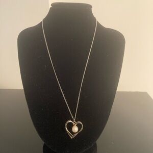 Heart and pearly bead pendant necklace